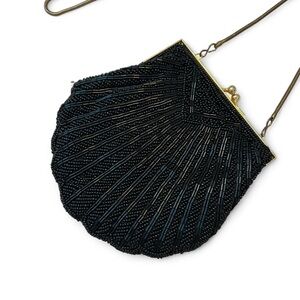 Vintage 1970s Bechamel beaded black clam shell purse with gold chain strap